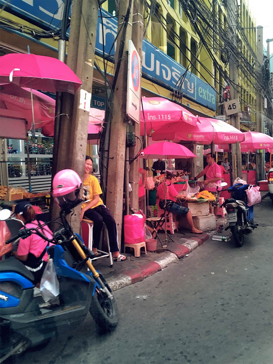 street food vendors in ari bangkok