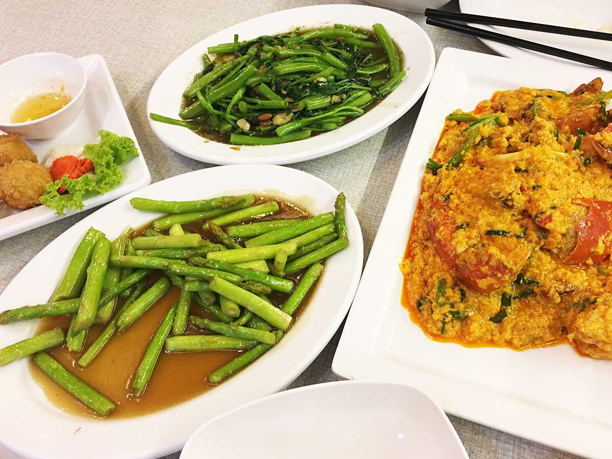 Curry Crab at Somboon Seafood in Bangkok