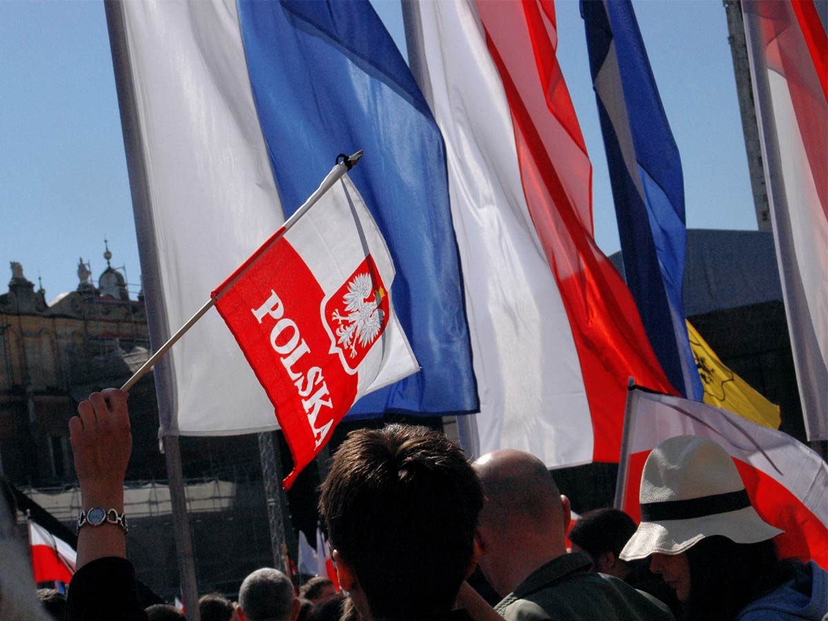 polish flag krakow poland crowd smolensk funeral